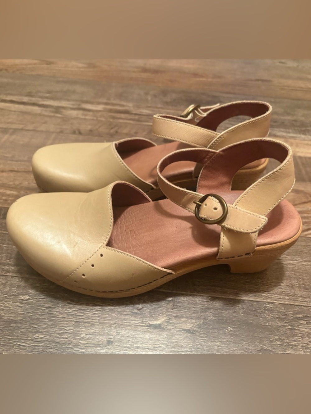 Dansko Beige Size 38 Closed Toe Sandals/Clogs